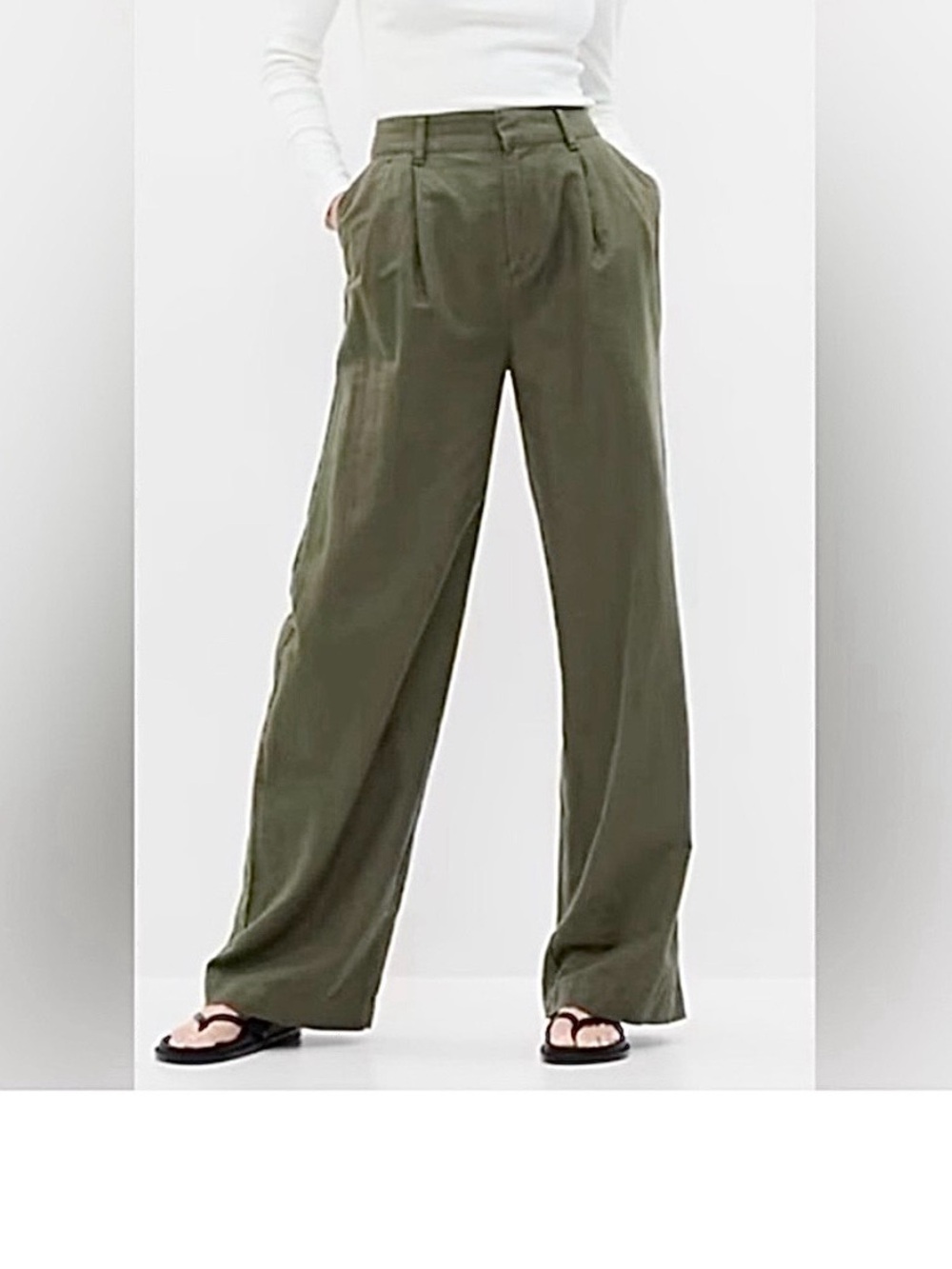 GAP- Linen Cotton Blend Wide
Leg Pleated Pants Olive Green.  Size: 6